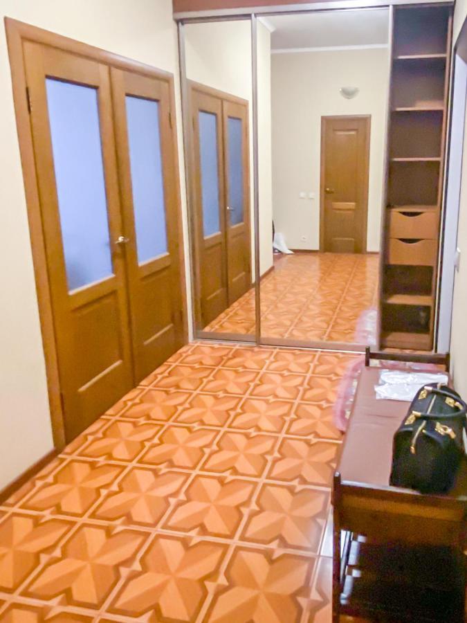 Rent Kiev Apartment 2 Min Metro Chernihivska Bagian luar foto